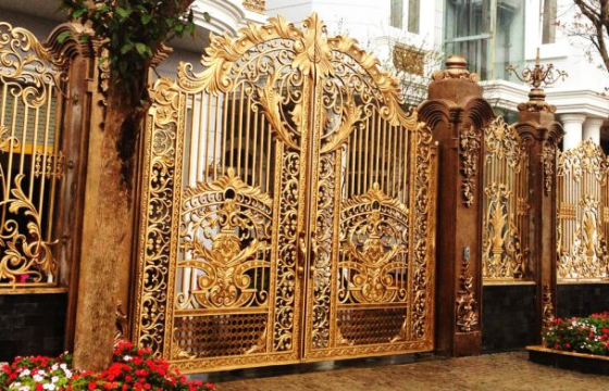 Cổng nhôm đúc Hoa Lá Tây – Vẻ đẹp say đắm lòng người