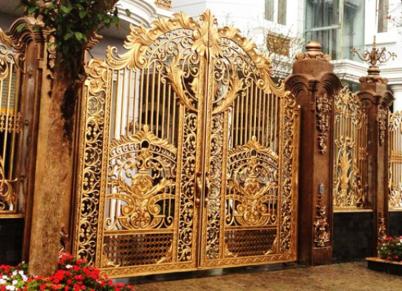 Cổng nhôm đúc Hoa Lá Tây – Vẻ đẹp say đắm lòng người